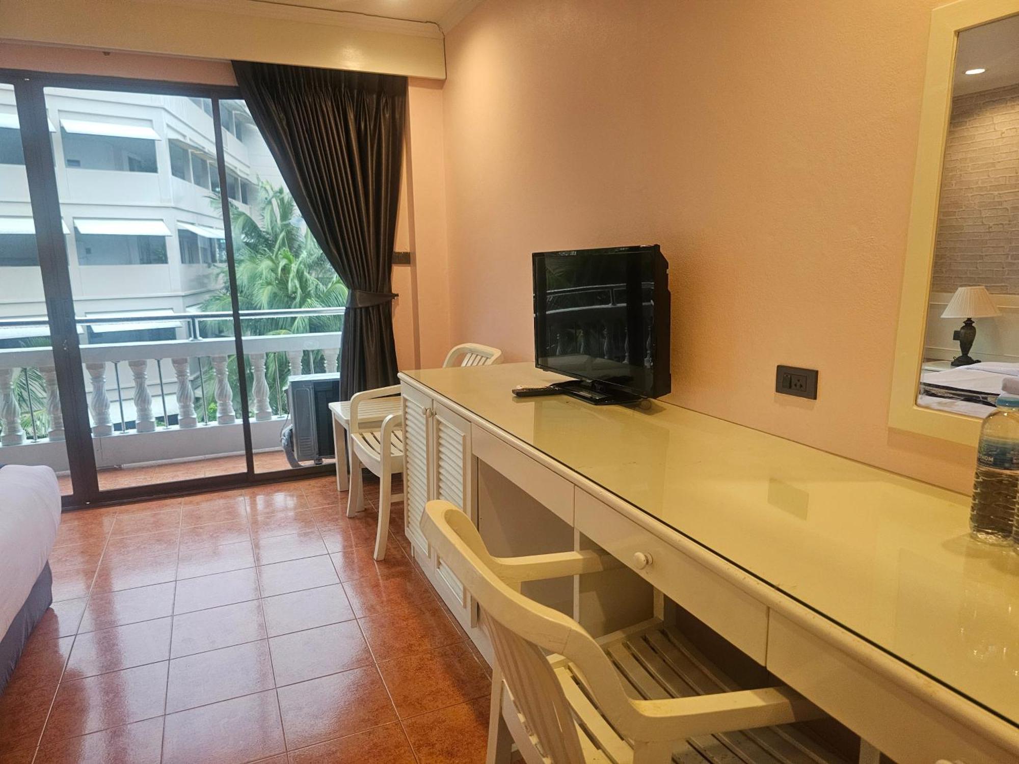 Patong Central Residence And Apartment Экстерьер фото