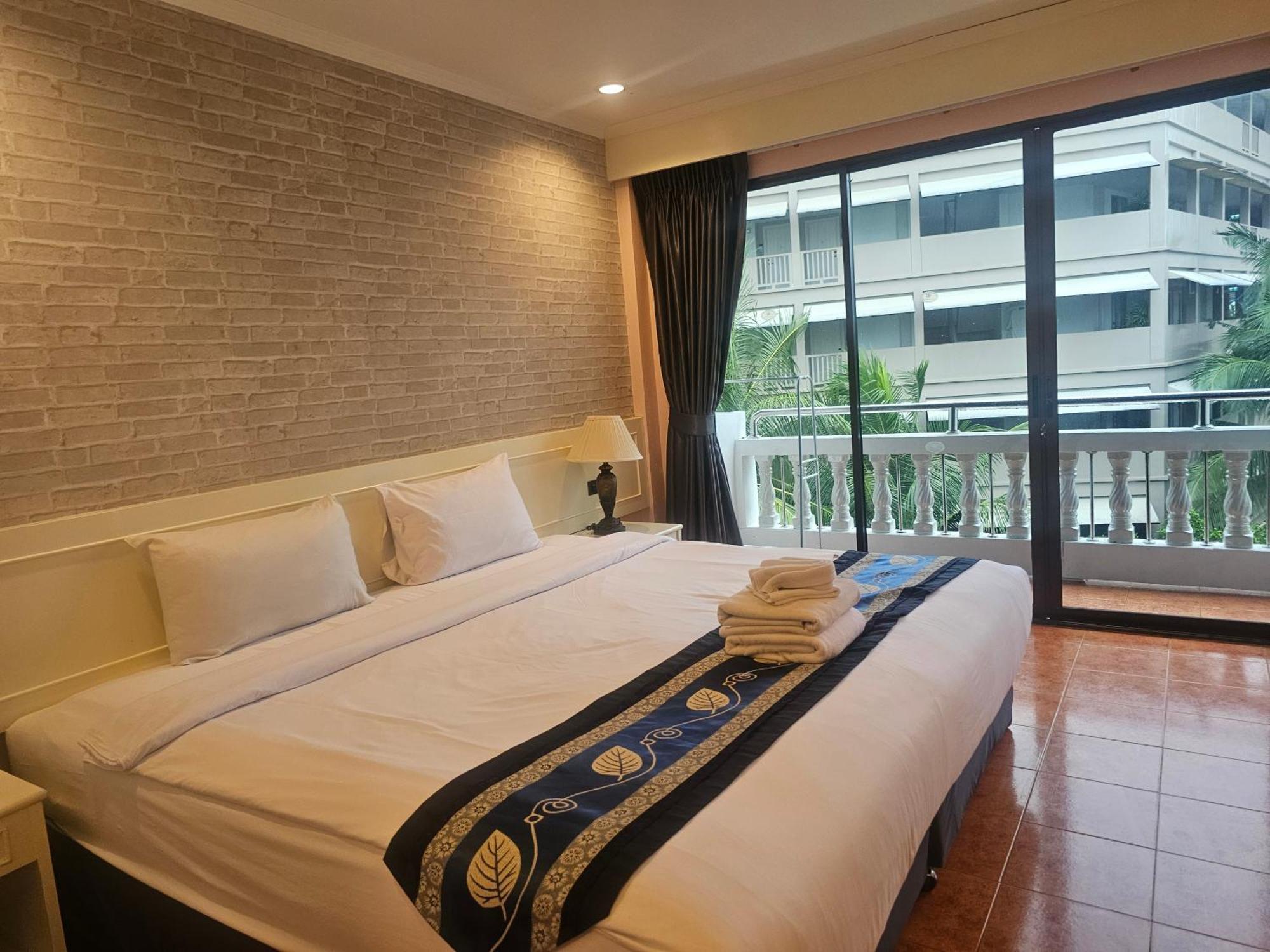 Patong Central Residence And Apartment Экстерьер фото